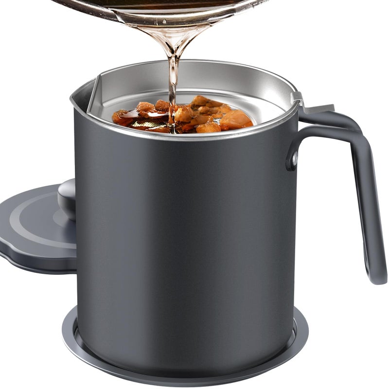Chihee Grease Container Stainless Steel Bacon Grease Saver with Fine Mesh Strainer 2L 676 fl oz Oil Container Grease Can with Dustproof Lid Nonslip Tray for Kitchen Storing Frying Cooking Grease