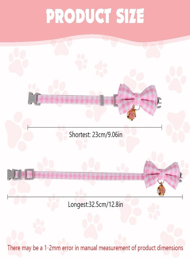 Qpets طوق قطط Qpets® مع جرس، طوق قابل للتعديل من 23 إلى 33 سم للقطط الصغيرة والحيوانات الأليفة - تصميم فيونكة من القطن الناعم بنقشة مربعات، مشبك أمان سريع الفتح، إكسسوار قلادة خفيف الوزن وقابل للفصل (وردي) - Image 2