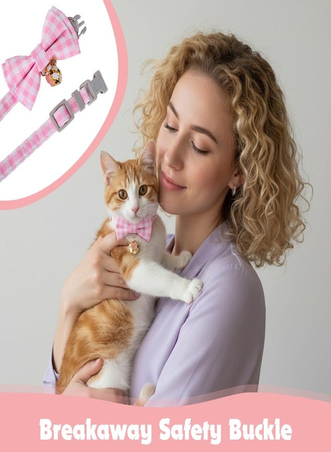 Qpets طوق قطط Qpets® مع جرس، طوق قابل للتعديل من 23 إلى 33 سم للقطط الصغيرة والحيوانات الأليفة - تصميم فيونكة من القطن الناعم بنقشة مربعات، مشبك أمان سريع الفتح، إكسسوار قلادة خفيف الوزن وقابل للفصل (وردي) - Image 4