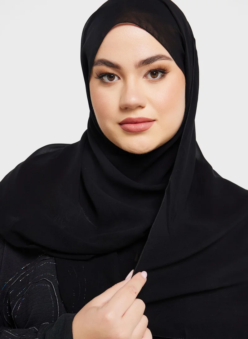 هيا كلوزيت كيرف عباية بياقة V واكمام واسعة
