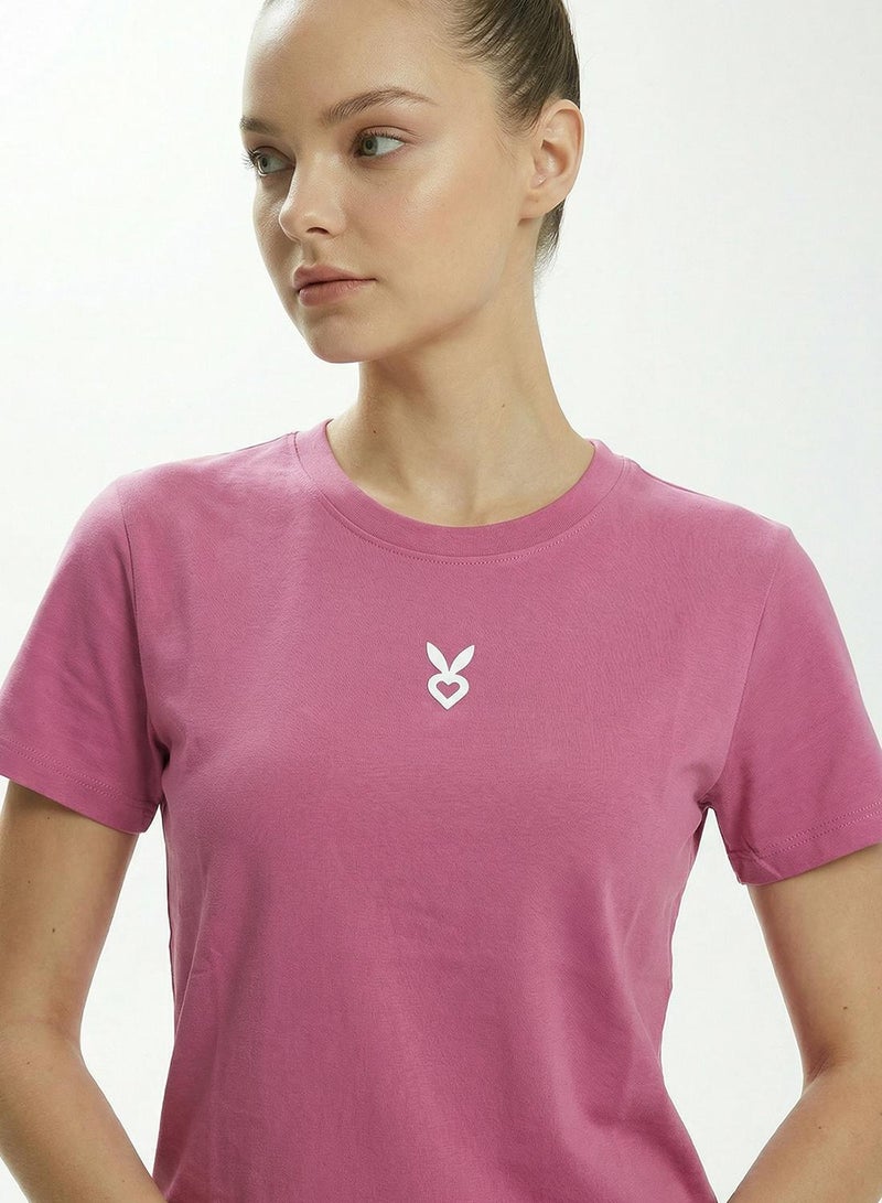Cardio Bunny تي شيرت نسائي بقصة عادية مع طباعة الشعار - Image 5