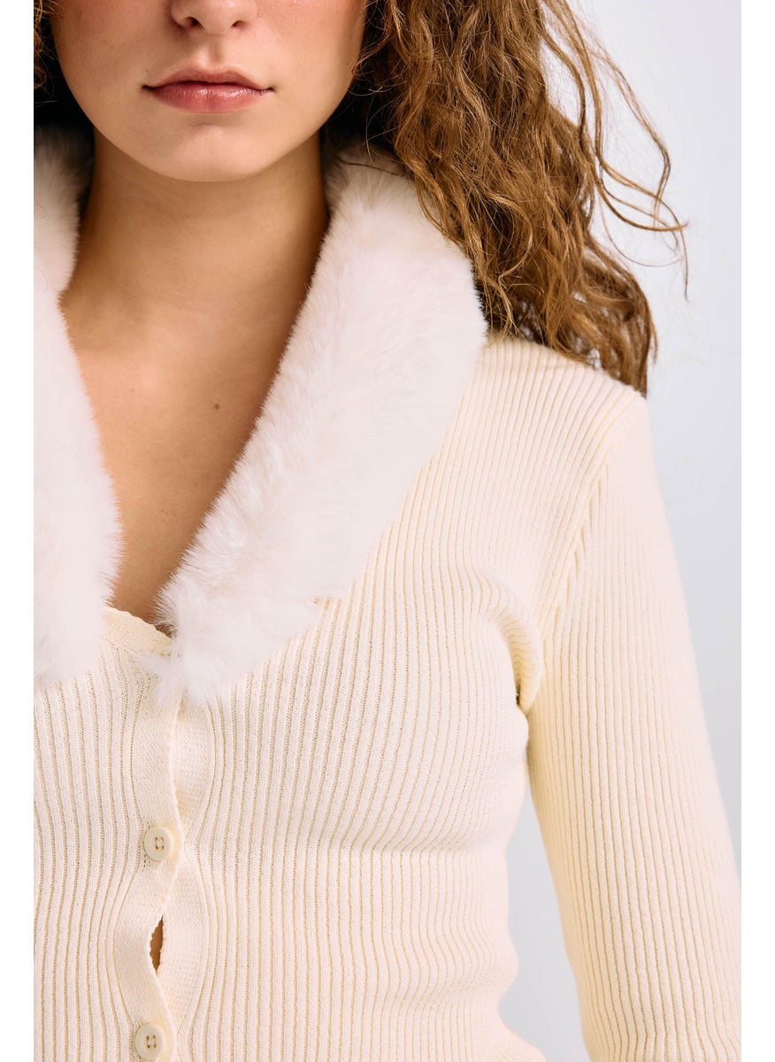 DeFacto Woman Slim Fit Faux Fur V Neck Buttoned Knit Cardigan  - Image 4