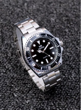 Men's watch in silver and black - pzsku/Z6957F8A3A4A39E04948DZ/45/_/1686758216/c46666ff-746f-49ae-a360-d1b83aa6821b