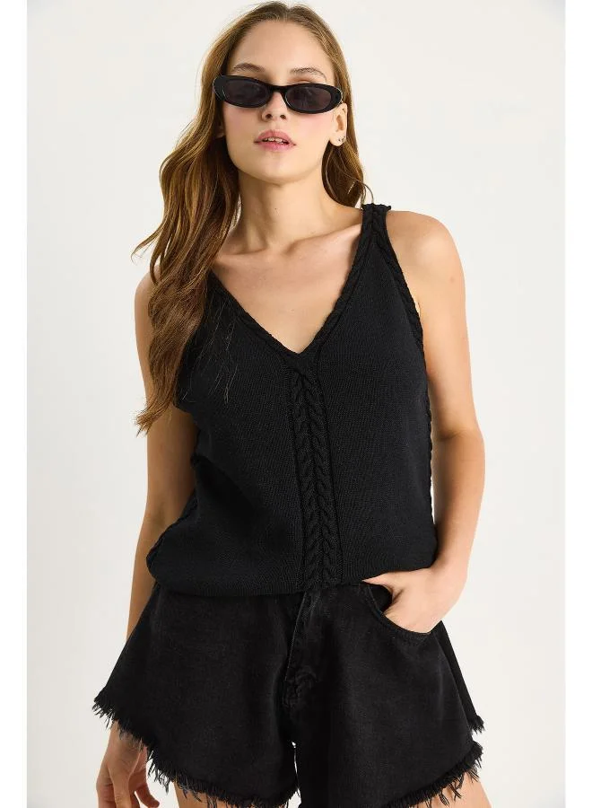 جينجر بلوزة كروشيه بياقة على شكل حرف  وأشرطة