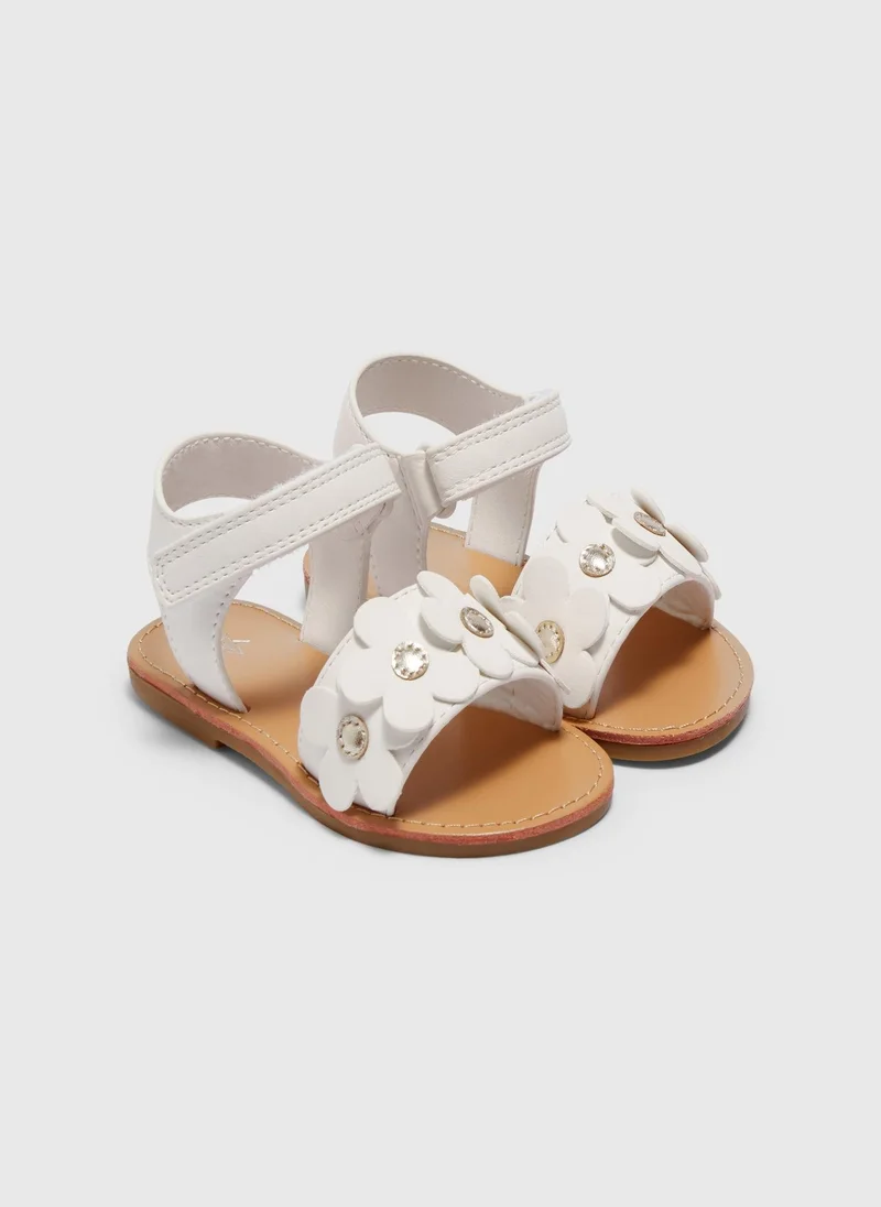 ماتلان Girls White Flower Sandals