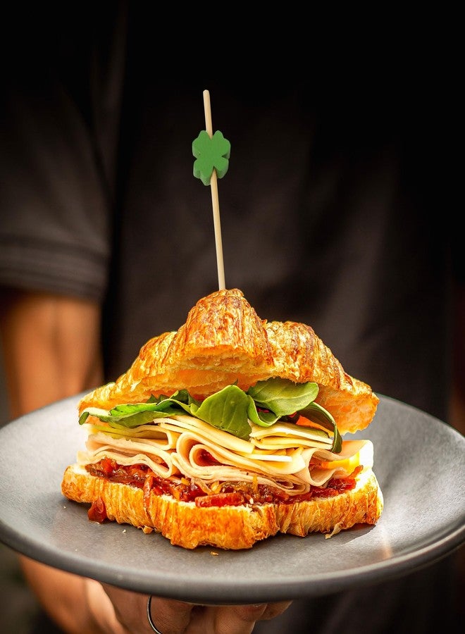 بامبو إم إن أعواد تقليب الفاكهة والكوكتيل من الخيزران، مزينة بنبات البرسيم الأخضر، بطول 5.9 بوصة، من BambooMN، مناسبة ليوم القديس باتريك، لوازم حفلات "حظ الأيرلنديين"، 100 قطعة - Image 5