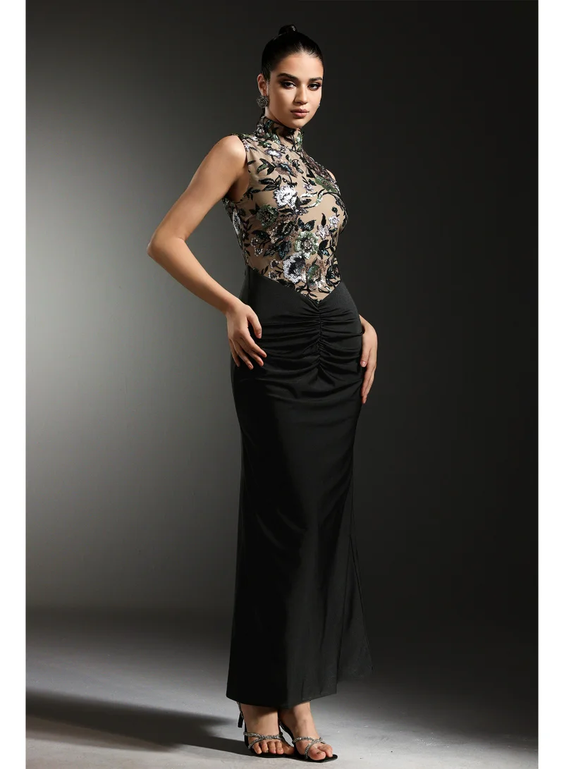 بيلا بارنيت فستان أسود ماكسي ضيق مزين بالترتر من إليزابيث فلاورز