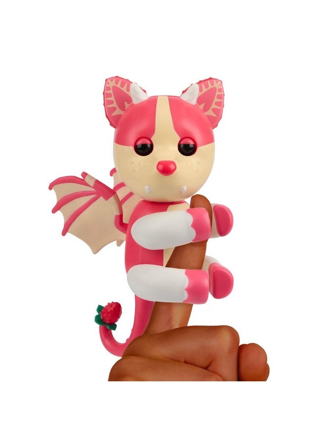 Fingerlings فنجيرلينغز اعتمد علي! x، اعتمد علي! دراجون كعكة الفراولة القصيرة، حيوان أليف تفاعلي أسطوري مع أكثر من 40 صوتًا وتفاعل (الأعمار 5 وما فوق) - Image 1