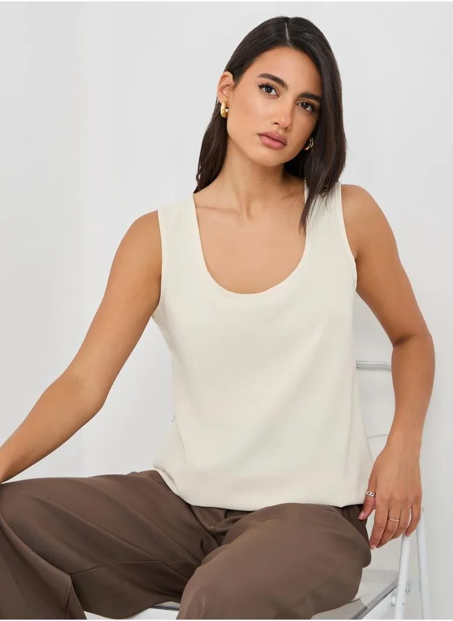 Styli Styli Solid Scoop Neck Sleeveless Top