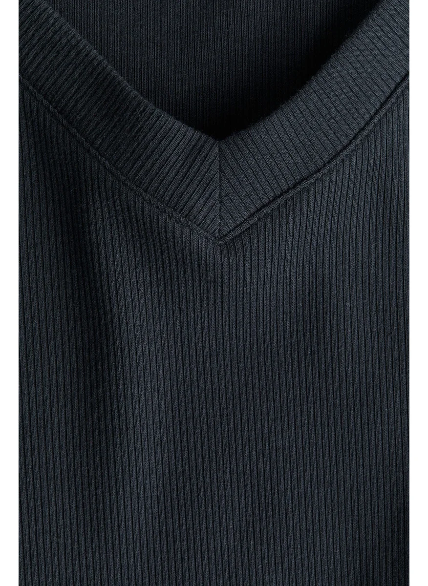 اتش اند ام Ribbed V-Neck Top