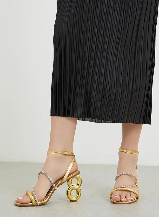 تايك تو صنادل بكعب مفتوح من الأمام بحزام للكاحل