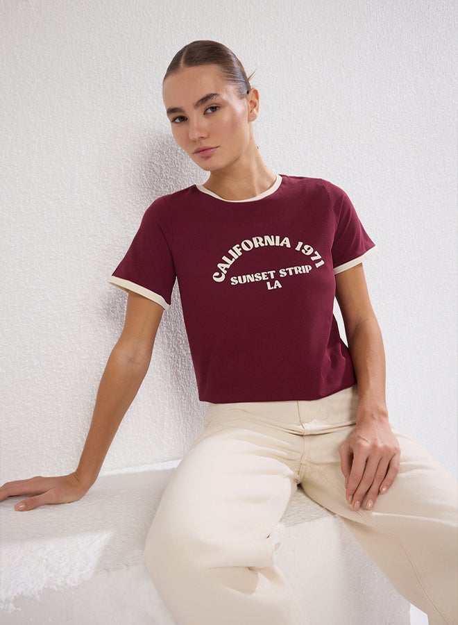 trendyol Claret Red 100% Cotton Slogan Printed Contrast Piping Detailed Knitted T-Shirt - Image 2