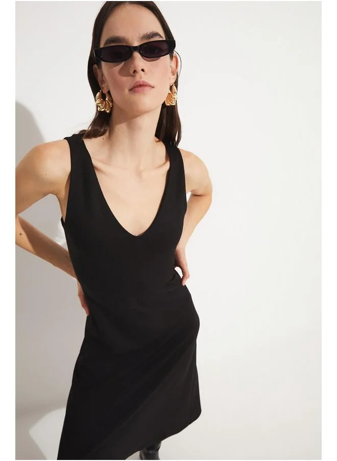 جون June Women A-Line V-Neck Thick Strappy Midi Dress Black