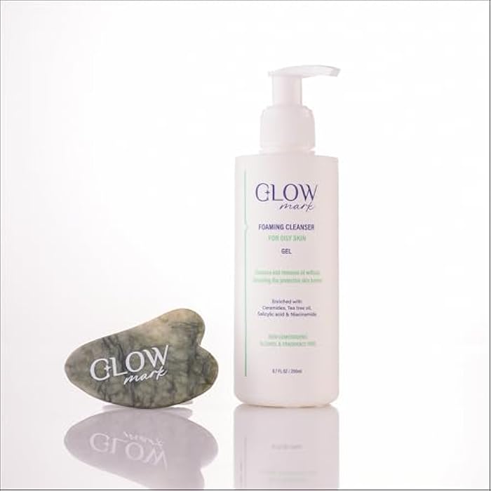 glowmark Cleanser For Oily Skin 200 ml With Guasha Gift - Image 2