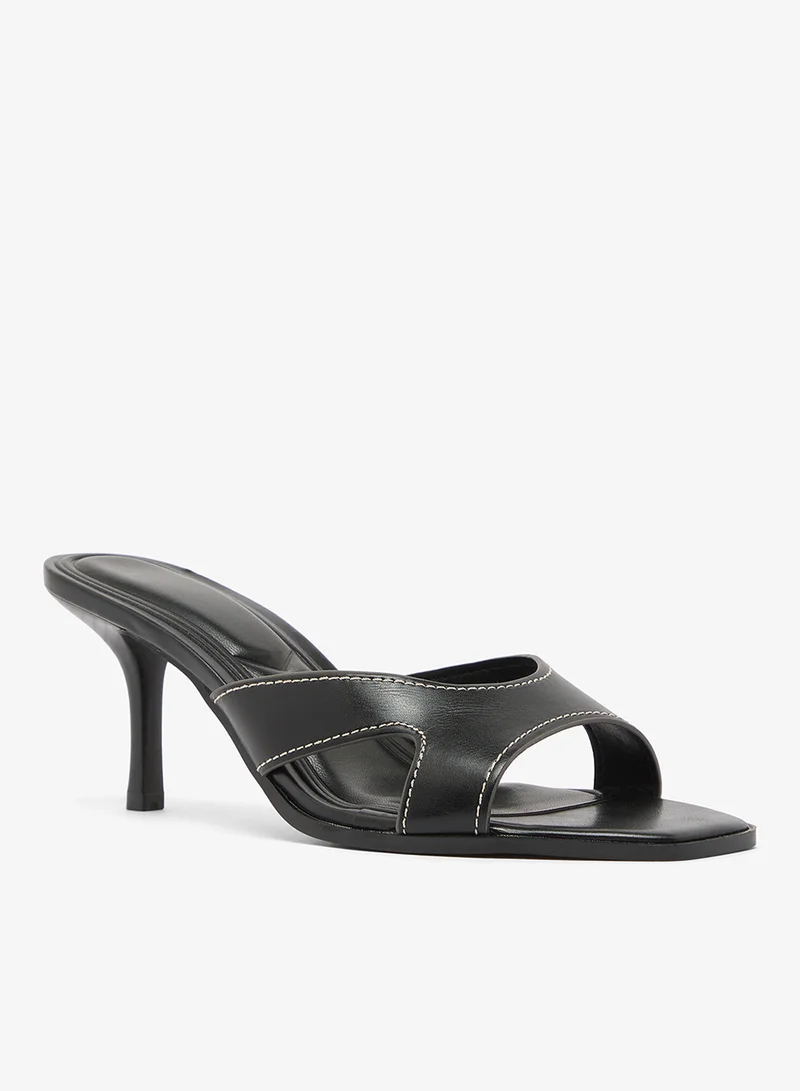 ترافل من نمشي صنادل بكعب متوسط بتفاصيل رباط ملتف