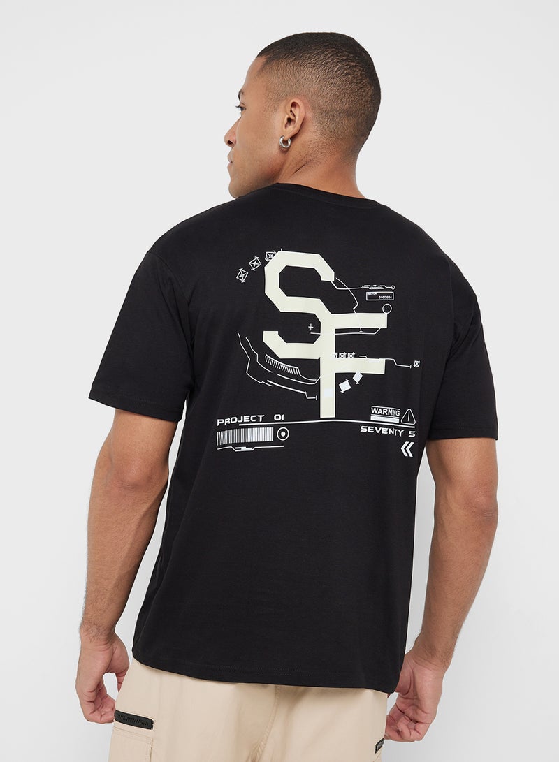 سفنتي فايف تيشيرت بطباعة جرافيك كبير الحجم - Image 1