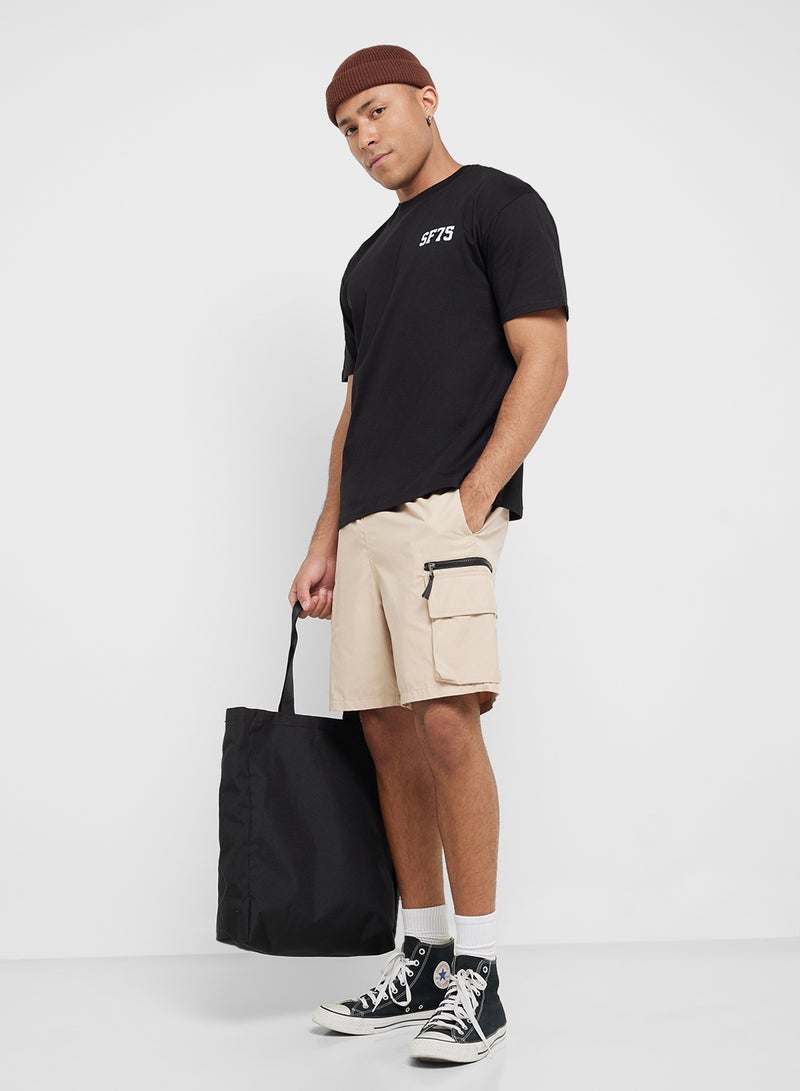 سفنتي فايف تيشيرت بطباعة جرافيك كبير الحجم - Image 4