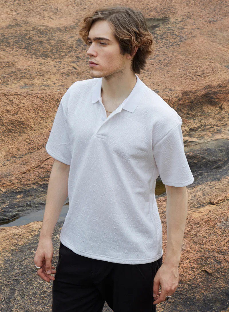Campus Sutra Men's Daisy White Ripple-Tactile T-Shirt