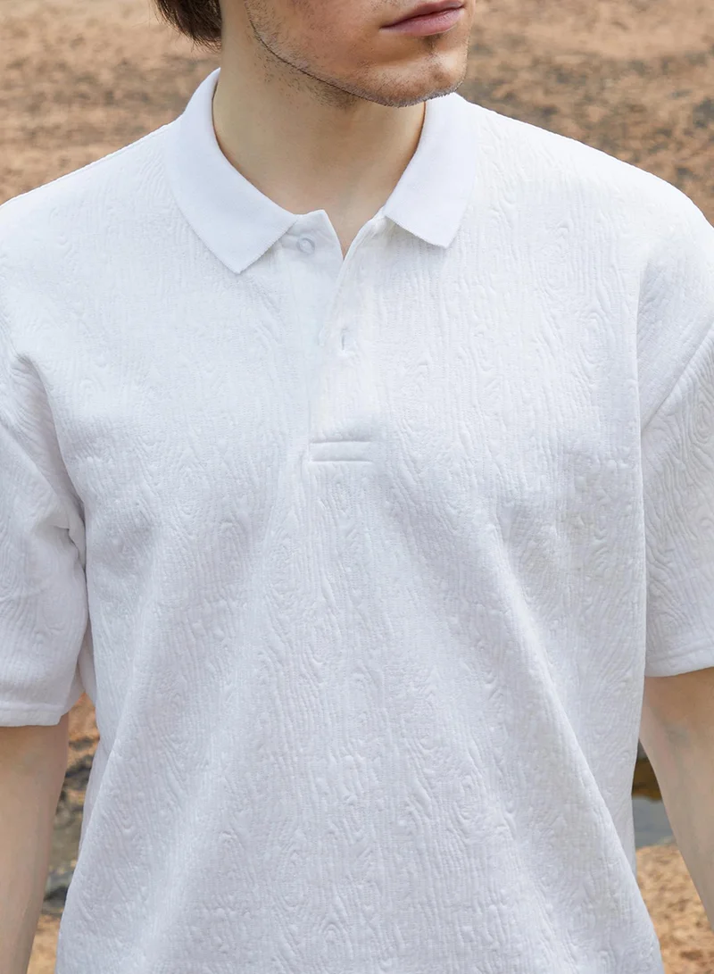 Campus Sutra Men's Daisy White Ripple-Tactile T-Shirt