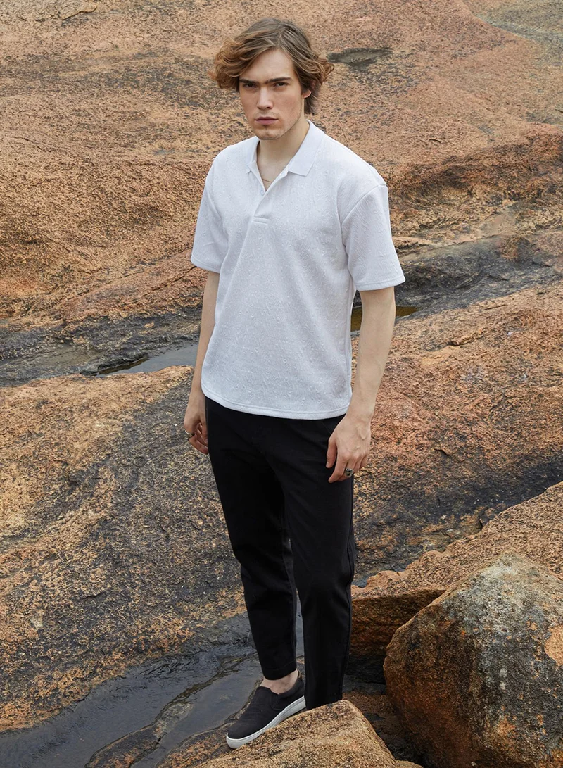 Campus Sutra Men's Daisy White Ripple-Tactile T-Shirt