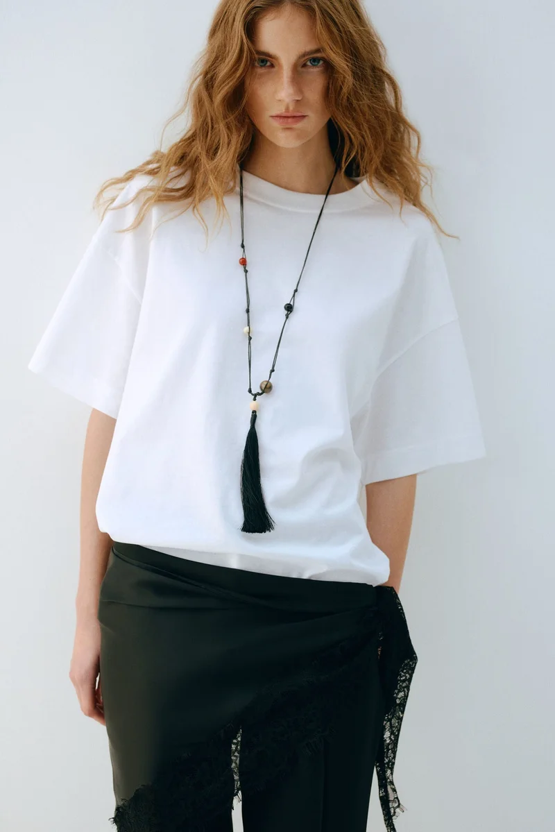 اتش اند ام قلادة بحبل مزيّن بالخرز