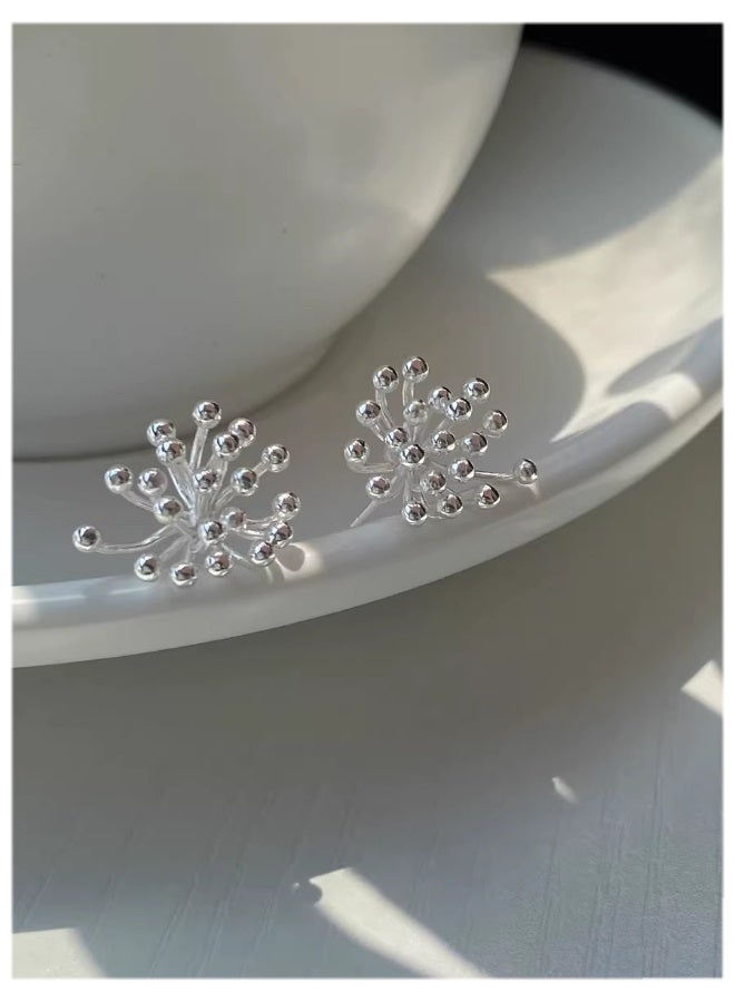 NeeMee Delicate 3D Firework Design Stud Earrings - Image 3
