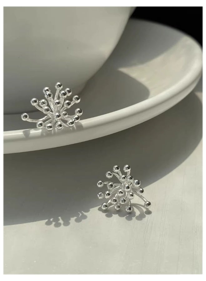 NeeMee Delicate 3D Firework Design Stud Earrings - Image 5