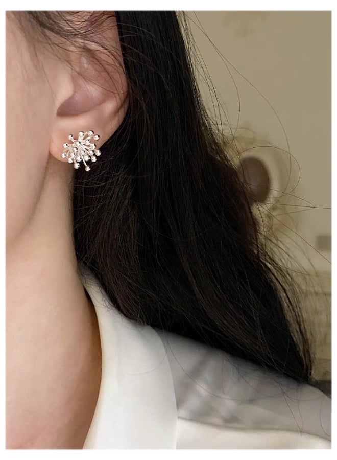 NeeMee Delicate 3D Firework Design Stud Earrings - Image 1