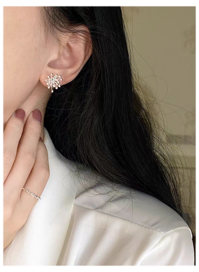NeeMee Delicate 3D Firework Design Stud Earrings - Image 2