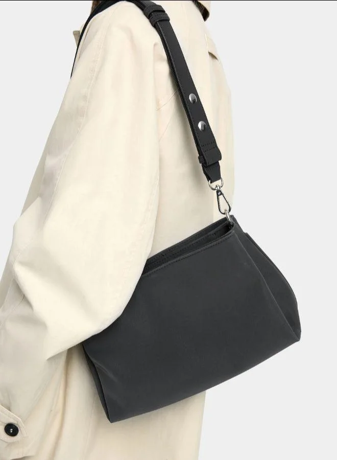 بارفوا حقيبة كتف ذات ملمس ناعم