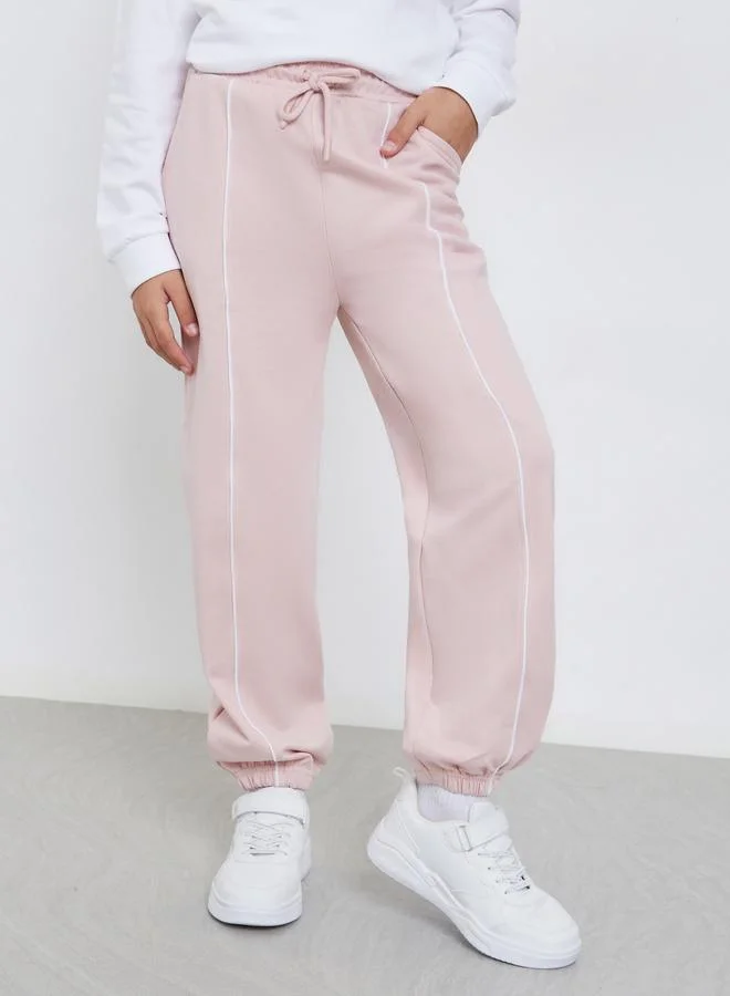 ستايلي جوغر بتفاصيل امامية محزوزة