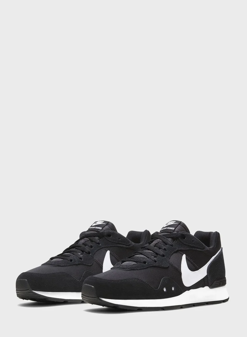 Nike Venture Runner