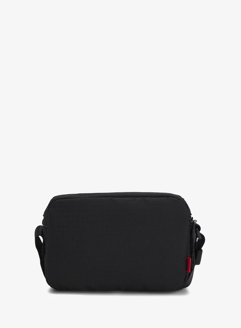 هوجو حقيبة كروس بودي بنقش شعار