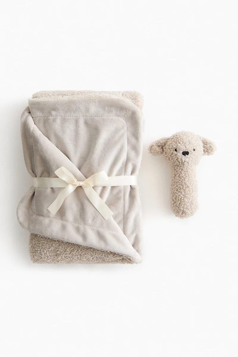 اتش اند ام صندوق هدايا للرضع