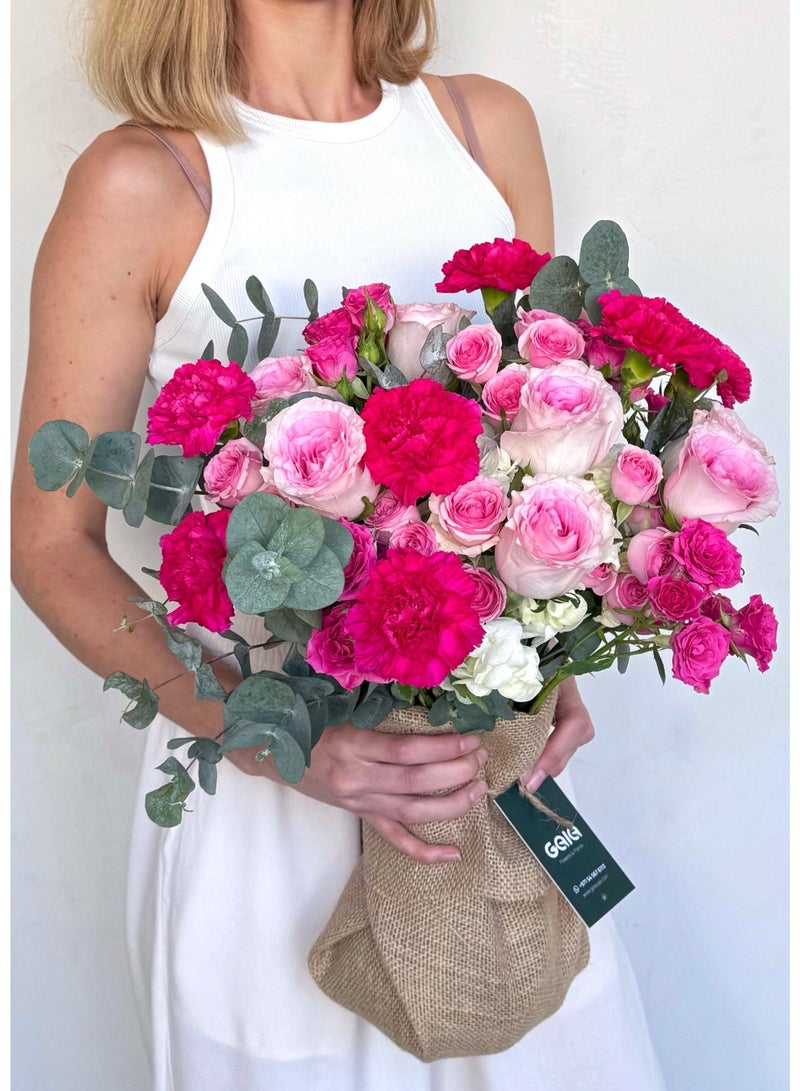 Gaia UAE Fresh Flower Romantic Roses Delight - Image 1