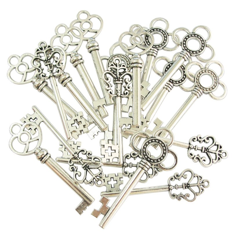 مجموعة من 30 مفتاح هيكل عظمي قديم مختلط بتصميم قلب مزخرف مع قلائد فضية
