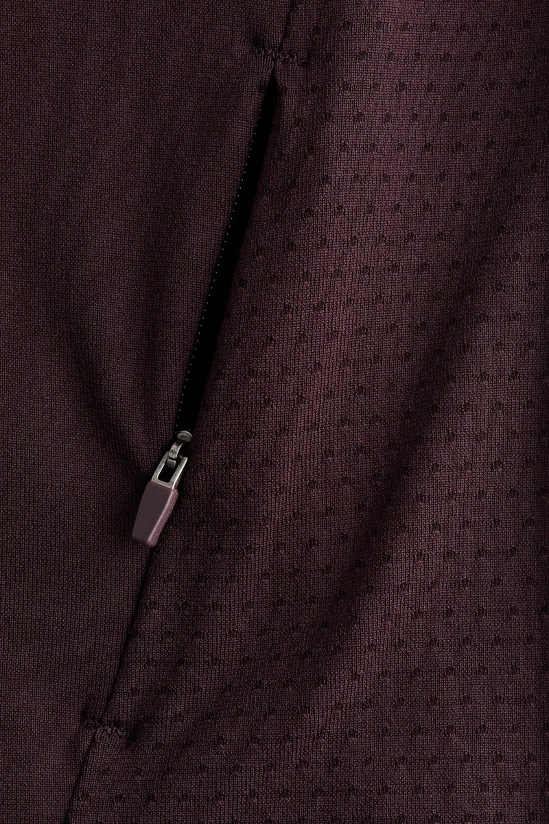 اتش اند ام بلوزة رياضية بسحّاب علوي وبدون درزات من قماش دراي موف