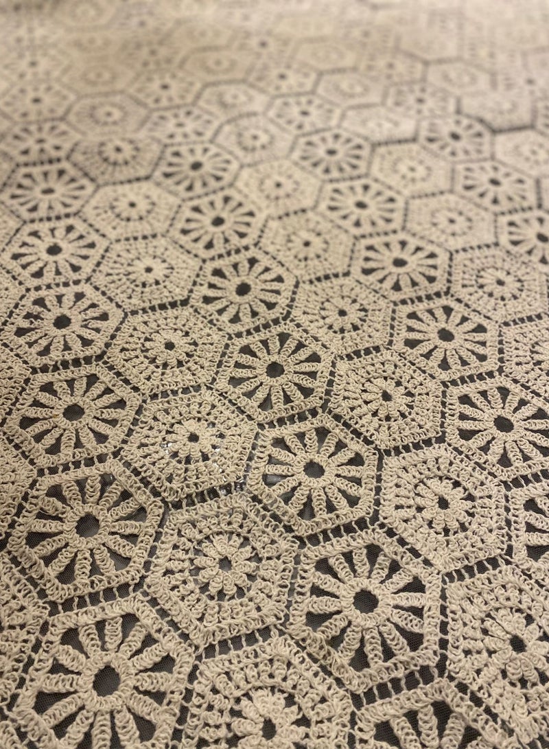 A rectangular tablecloth made of interlocking embroidered units with decorative borders for a unique decorative touch. Designed for those who love distinction and elegance. Dimensions: 120 cm x 2 meters. - Image 3