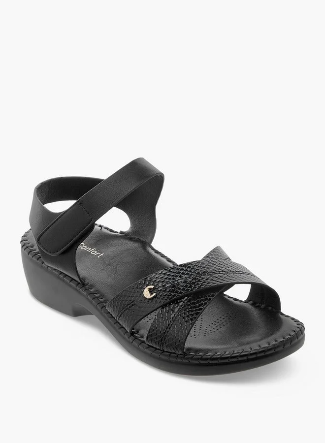 لو كونفورت صنادل بكعب عريض بحزام متقاطع وإغلاق بشريط لاصق