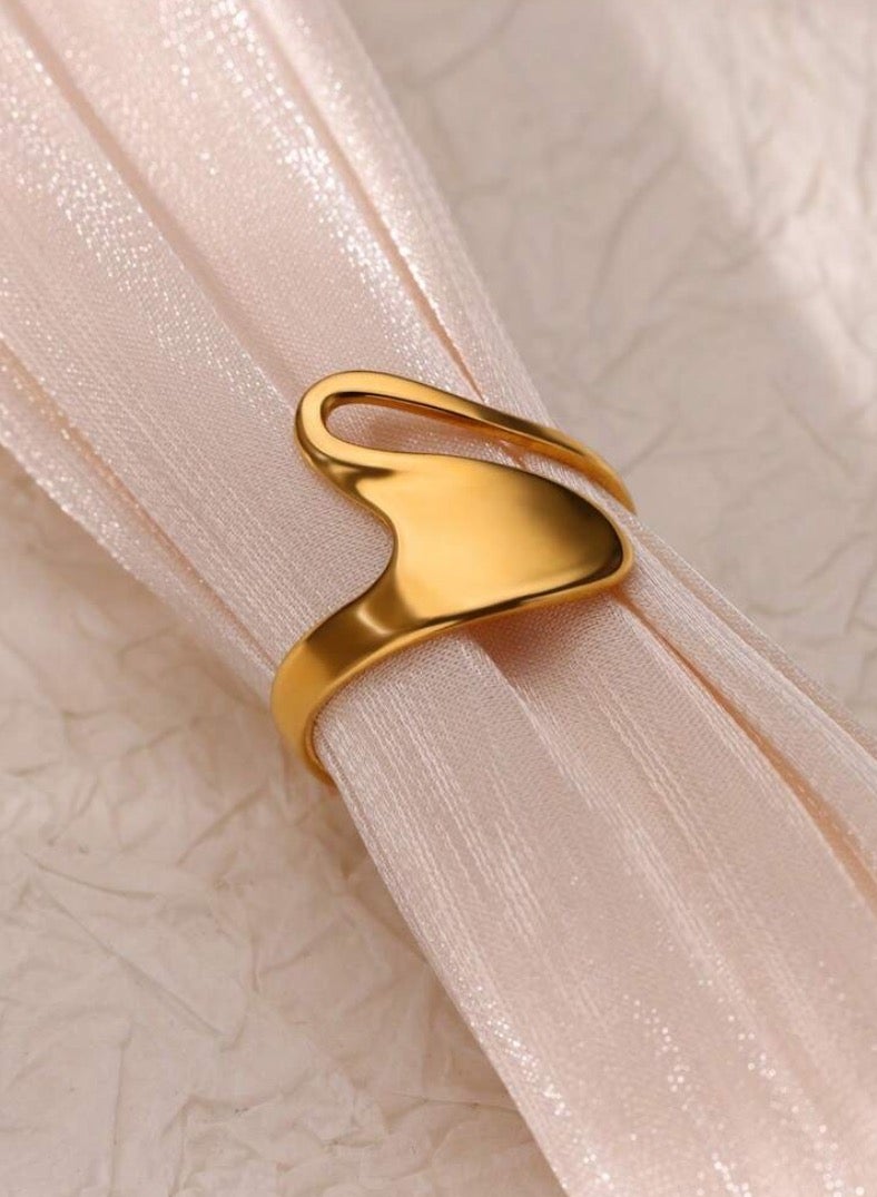 إيكوال خاتم نسائي من الاستانلس ستيل مطلي باللون الذهبي بمقاس موحد - Image 3