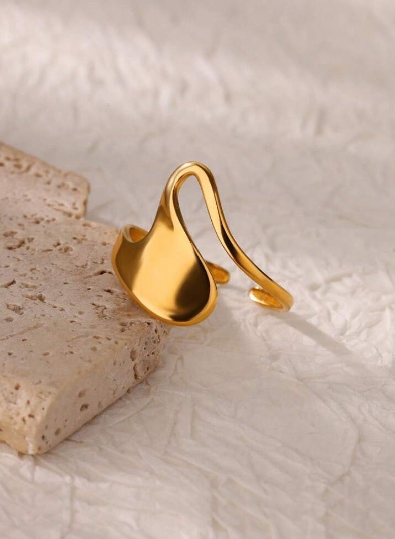 إيكوال خاتم نسائي من الاستانلس ستيل مطلي باللون الذهبي بمقاس موحد - Image 4