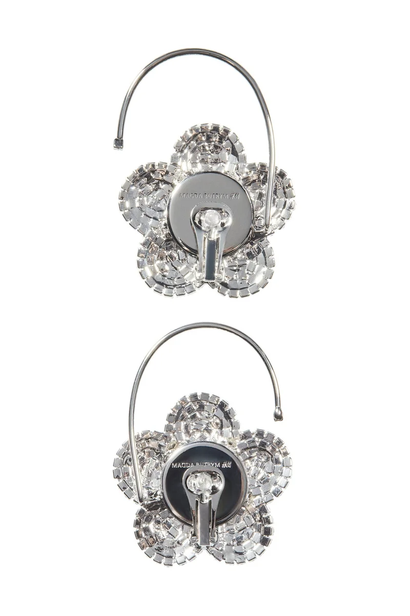 اتش اند ام حلق بتصميم زهرة مزيّنة بأحجار الراين