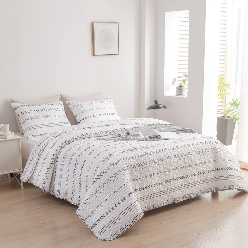 DURLENGEN 3Pcs Quilt Set California King Size,Soft Microfiber Lightweight Bedspread,Bohemian Design Geometric Pattern Coverlet for All Season Layering (112x104 inches, Boho White) - Image 2