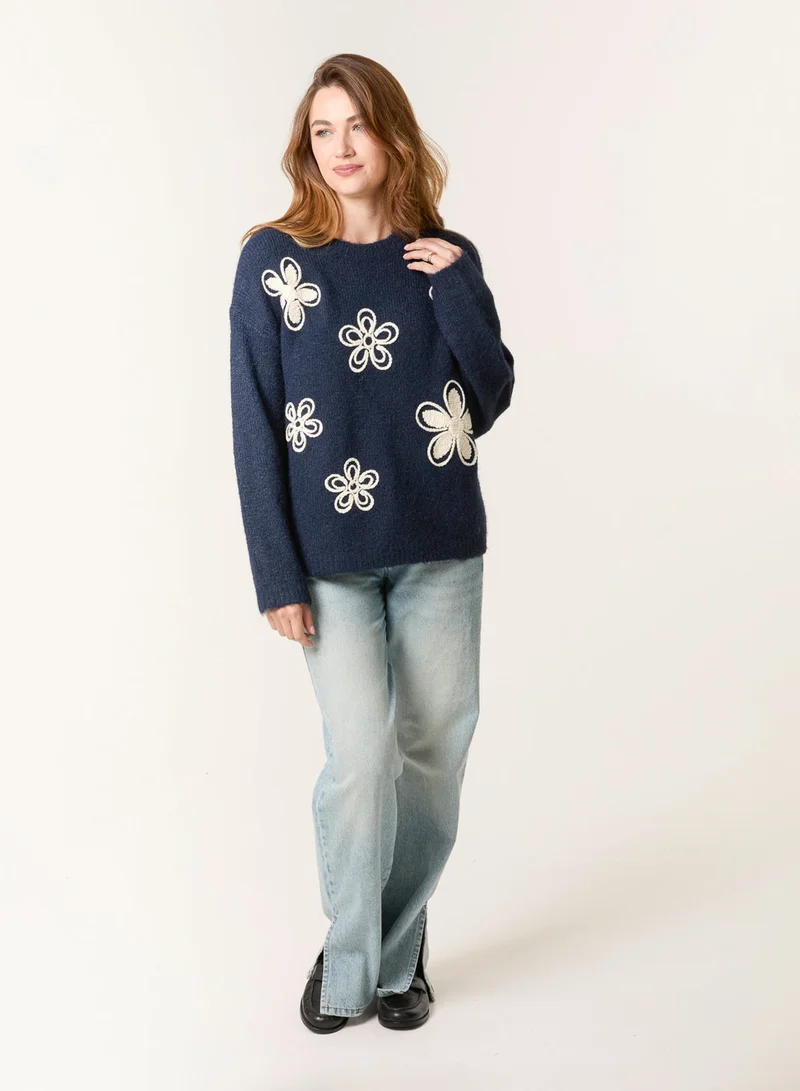 بلو فانيلا كنزة مطرزة بالزهور