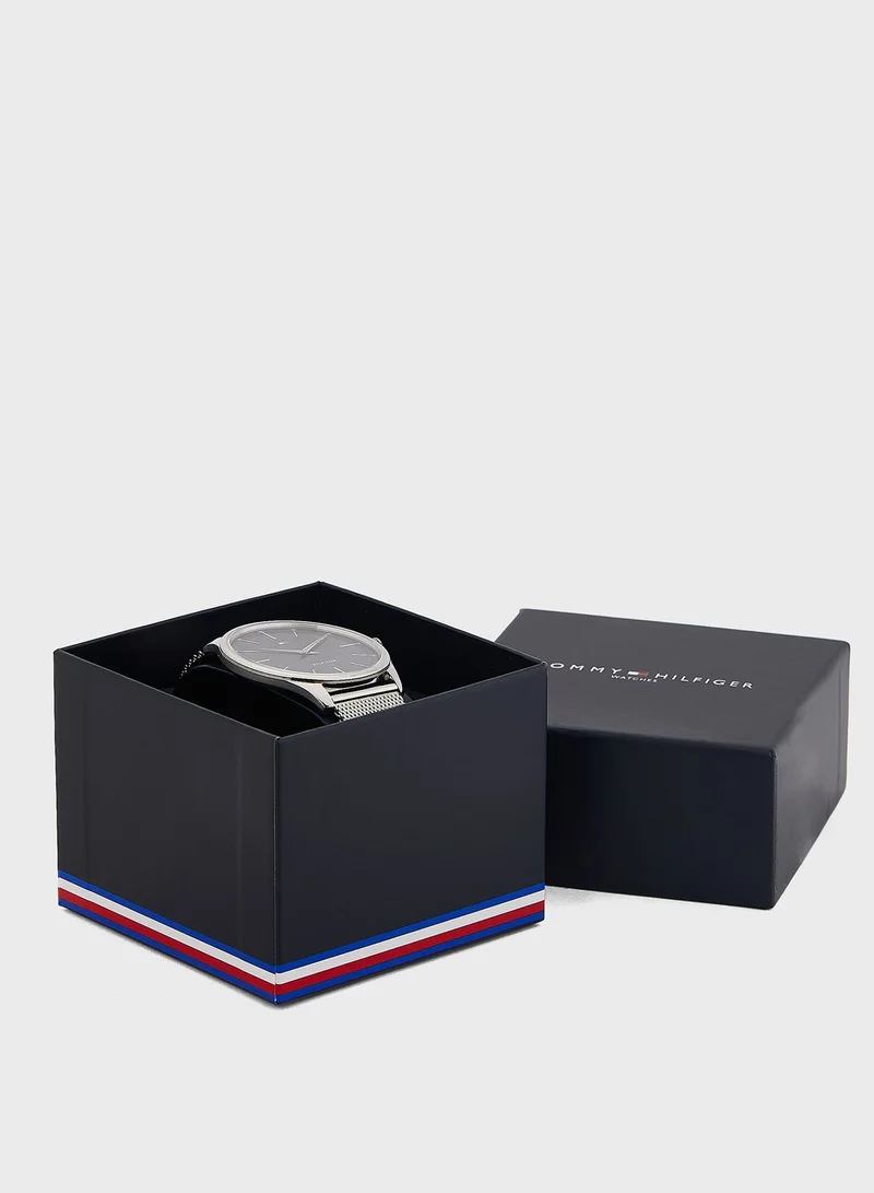 TOMMY HILFIGER Round Analog Watch