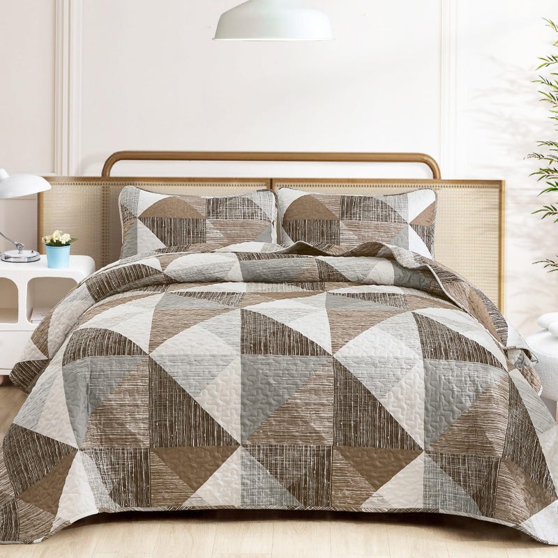 Dintszyayue Quilt Queen Size Brown, 3 Pieces Patchwork Bedspread Bedding for Queen Size Bed, Soft Lightweight Microfiber Geometric Coverlet Set for All Season Quilt with 2 Pillowcases - Image 1