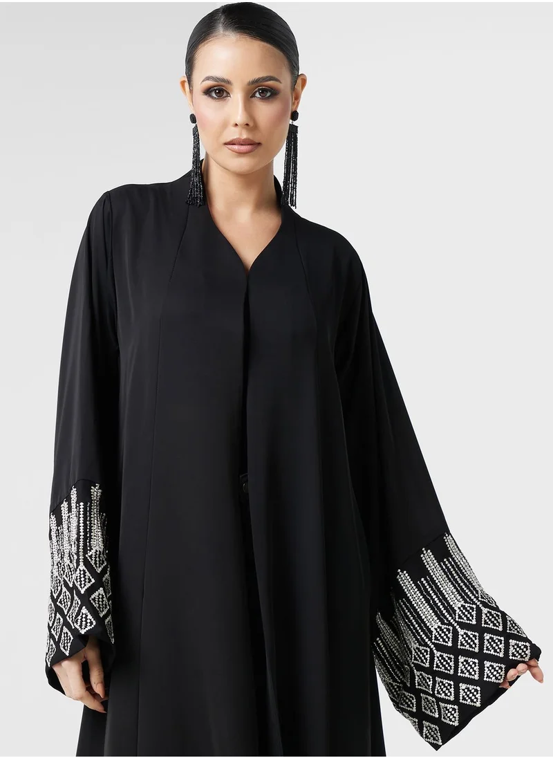 hayas closet Embroidered V-Neck Abaya