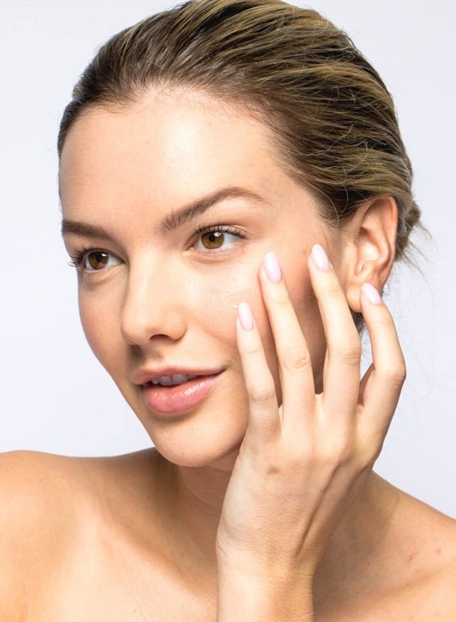 iS CLINICAL سيروم متعدد الفيتامينات؛ سيروم مرطب يحتوي على النياسيناميد، حمض الهيالورونيك، وسيروم الريتينول للوجه - Image 3