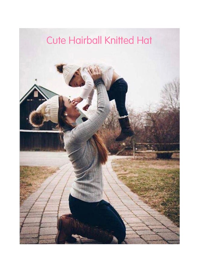 قبعة شتوية محبوكة من الصوف مزينة بكرة أبيض/بني - Image 2