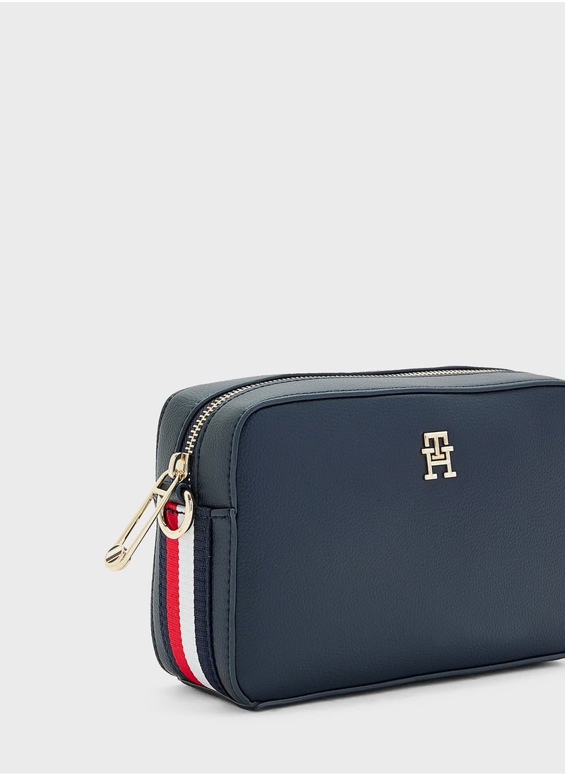 TOMMY HILFIGER Heritage Top Handle Camera Bag  - Image 3